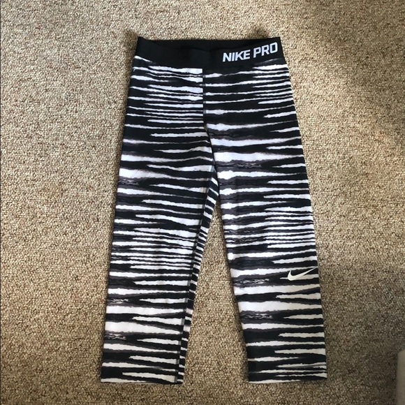 Nike Pants - Nike Capri leggings